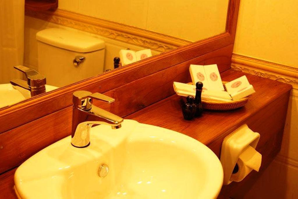 Raza Gyo Hotel Bagan Bagian luar foto