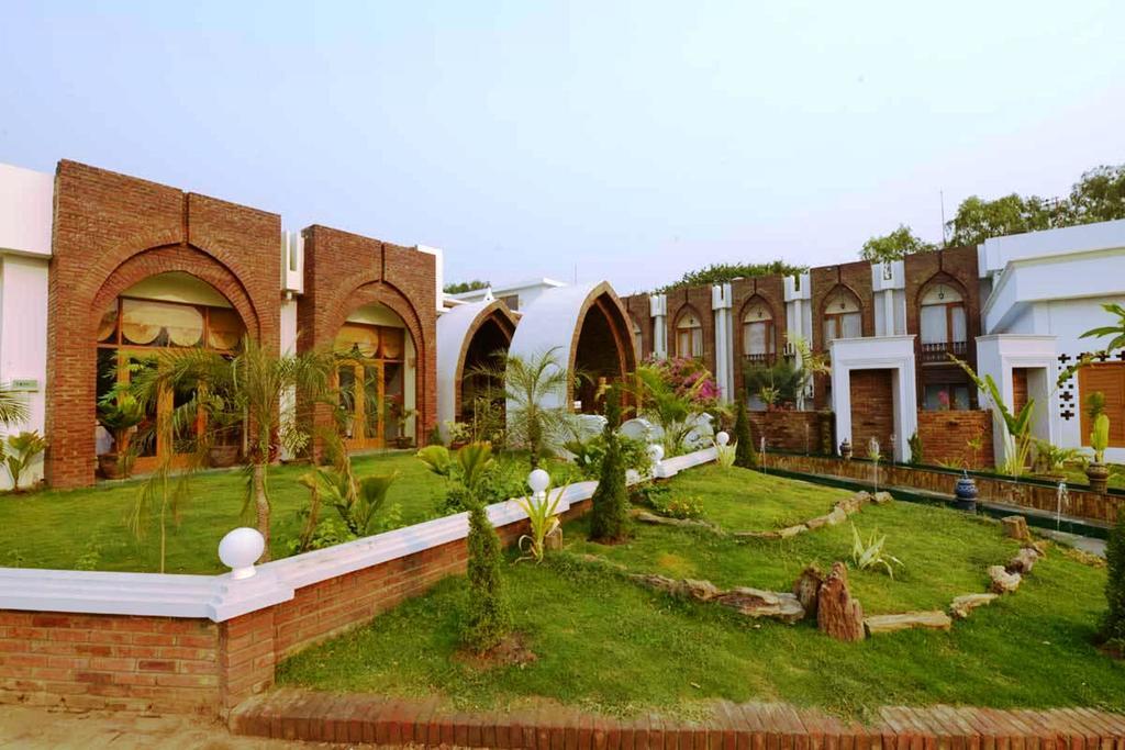 Raza Gyo Hotel Bagan Bagian luar foto