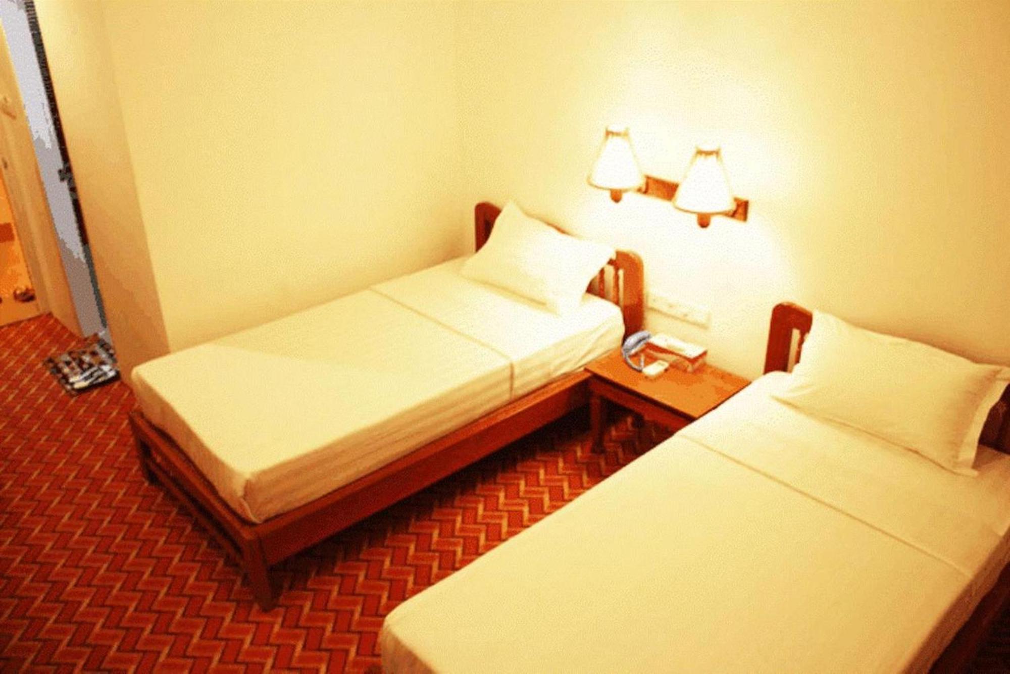 Raza Gyo Hotel Bagan Bagian luar foto