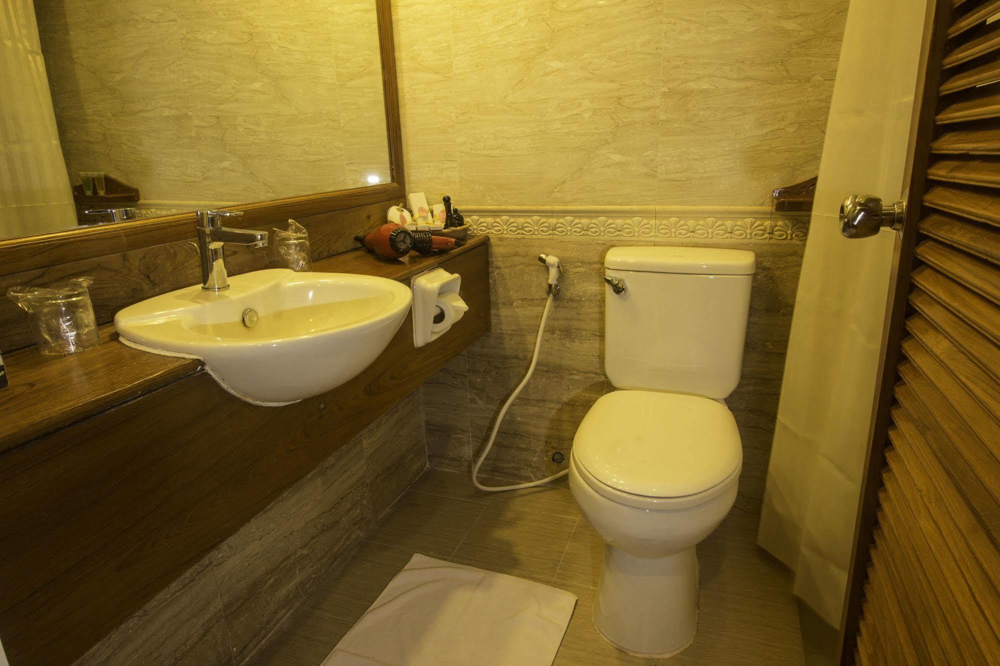 Raza Gyo Hotel Bagan Bagian luar foto