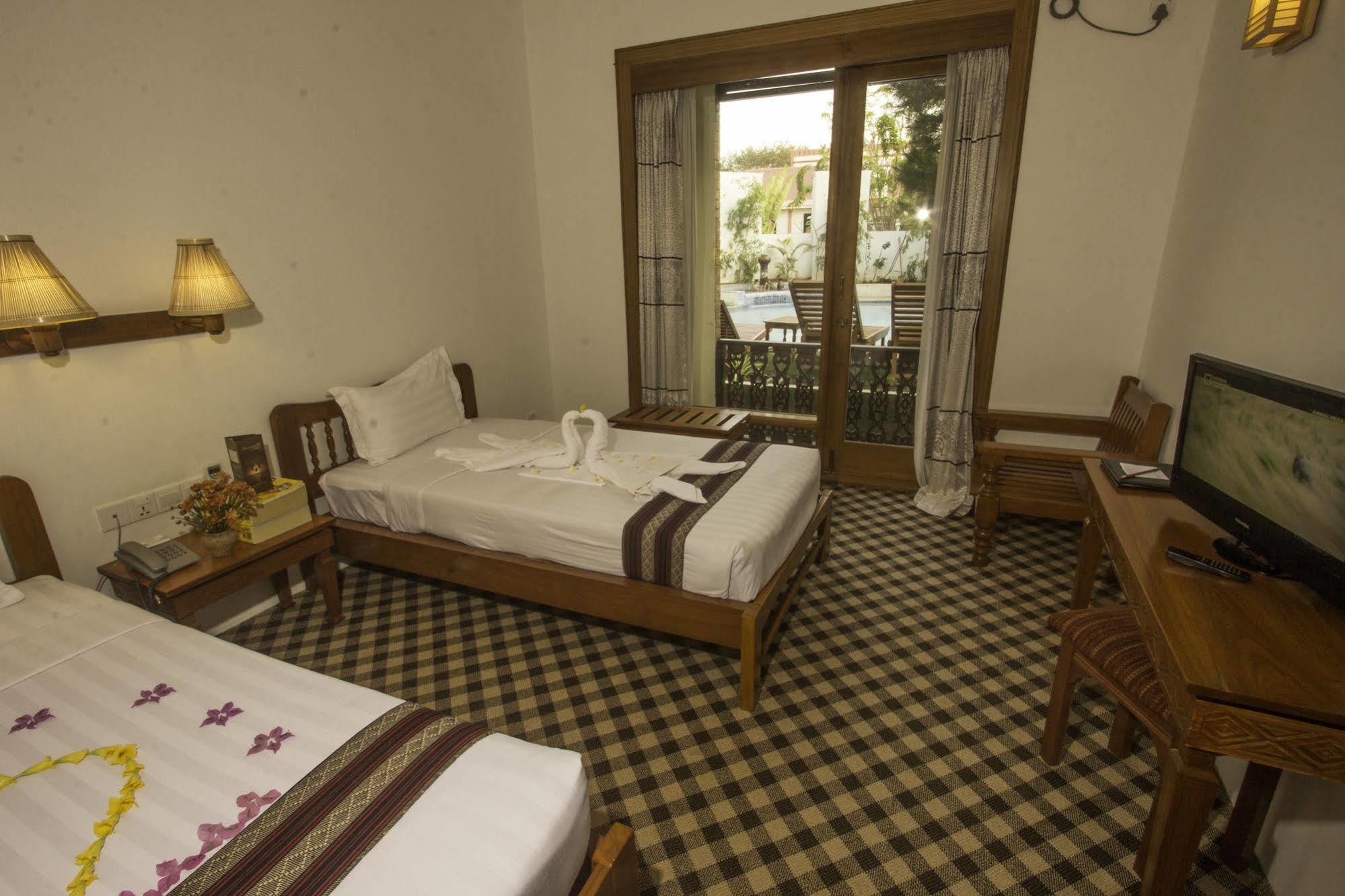 Raza Gyo Hotel Bagan Bagian luar foto